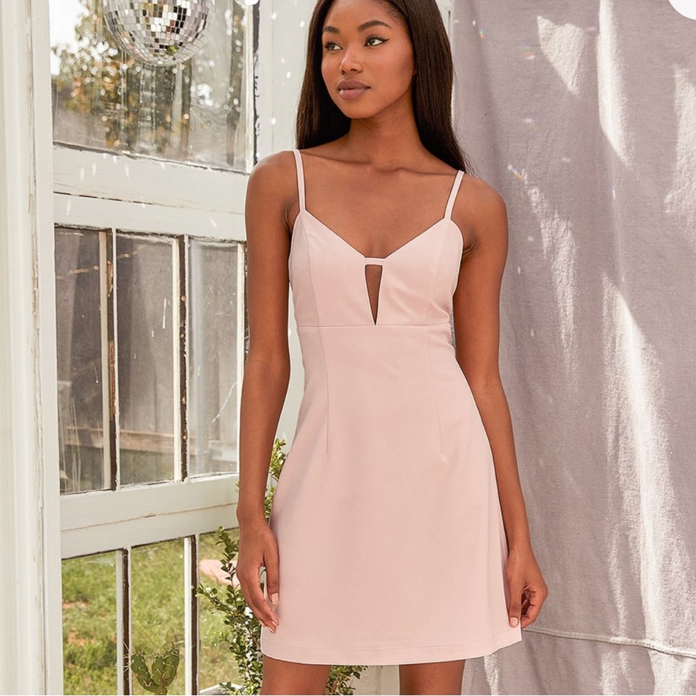Lulu’s soft pink v neck spaghetti strap mini dress /Lulu’s pink formal dress s